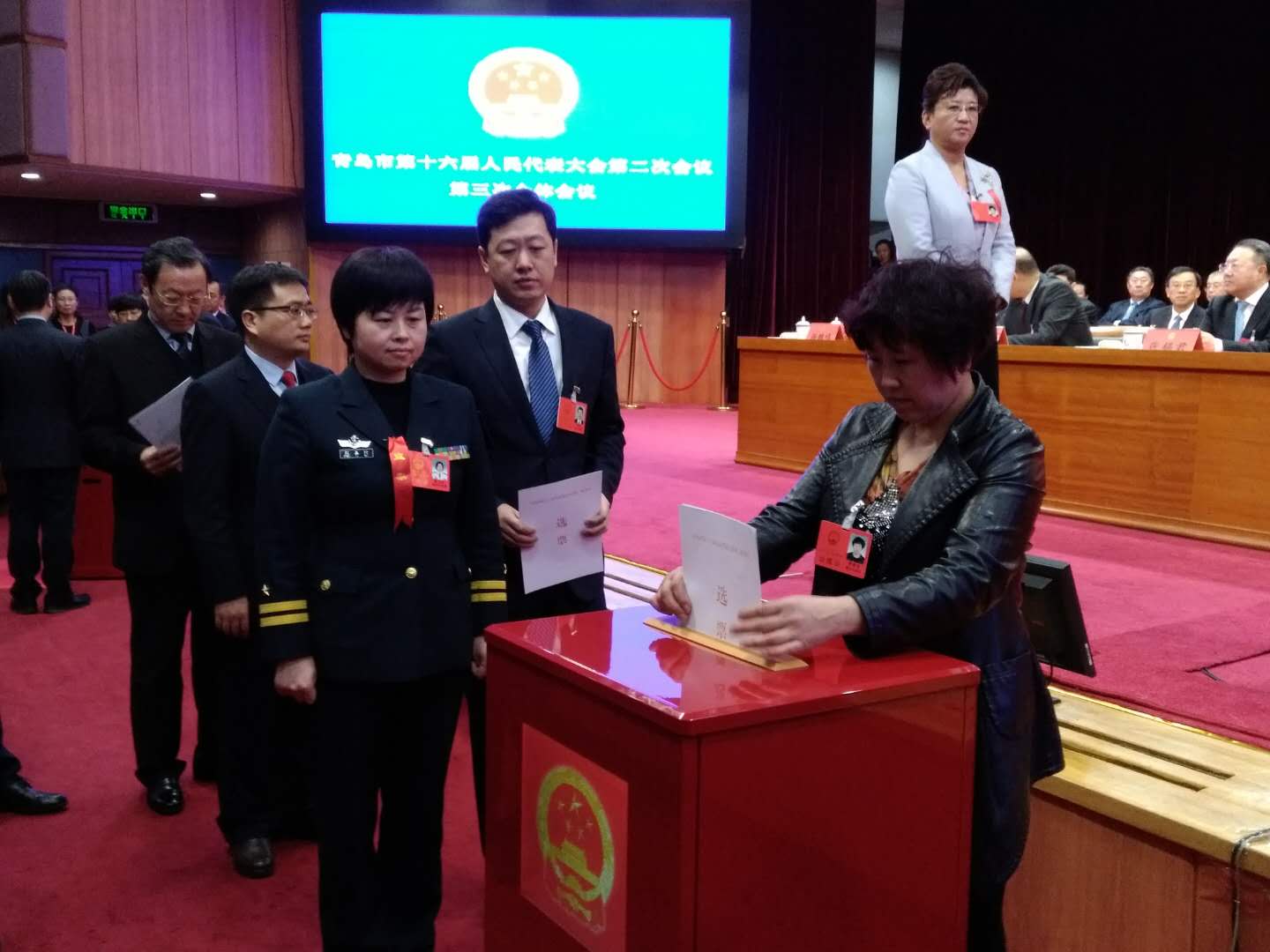 青岛市十六届人大二次3.jpg
